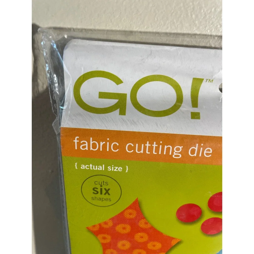 AccuQuilt go holiday